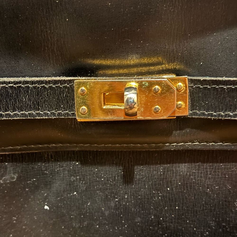 Elegant Vintage Black Leather Handbag - Picture 3 of 10